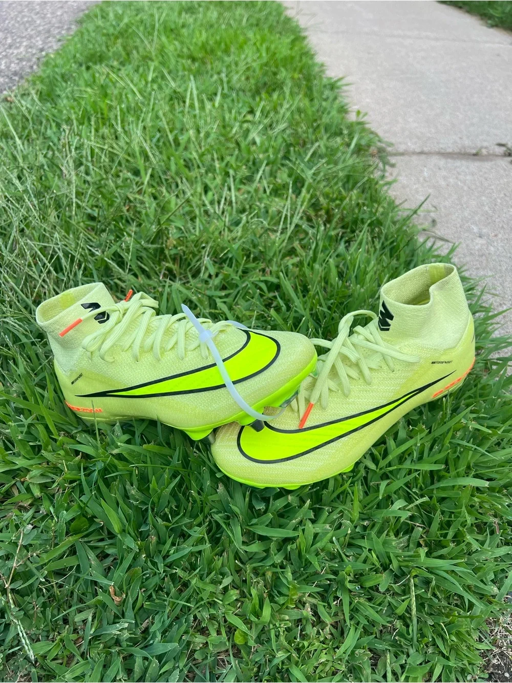 BRAND NEW Nike Mercurial Superfly 10 Elite SG VOLTAGE Size 5.5 Men’s/Women’s 7